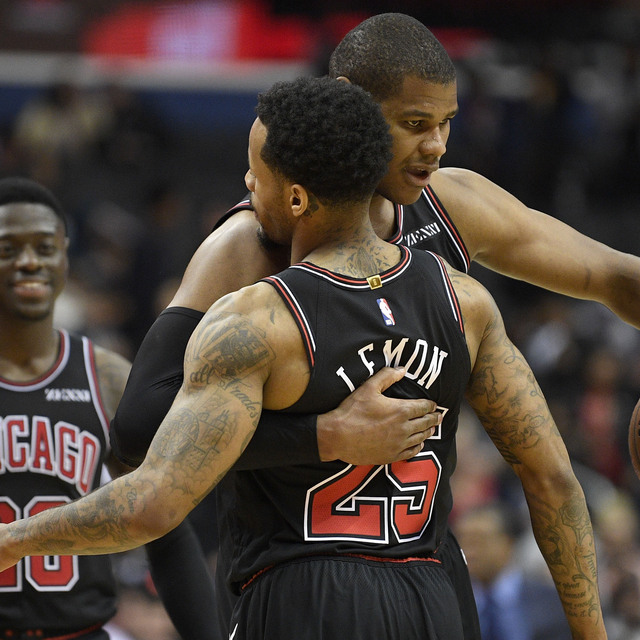 Chicago Bulls son saniyede güldü