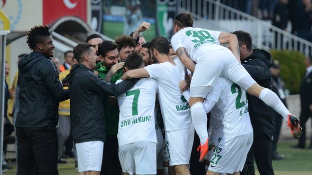 Geri döndü liderliği korudu