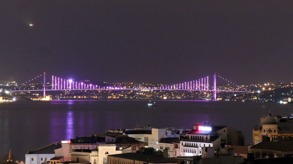 İstanbul Boğazı 1 saatliğine kararacak!