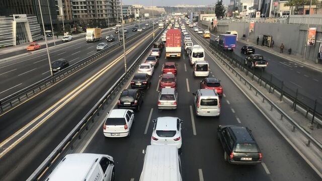 Yollar kapalı, E-5'te trafik kilit