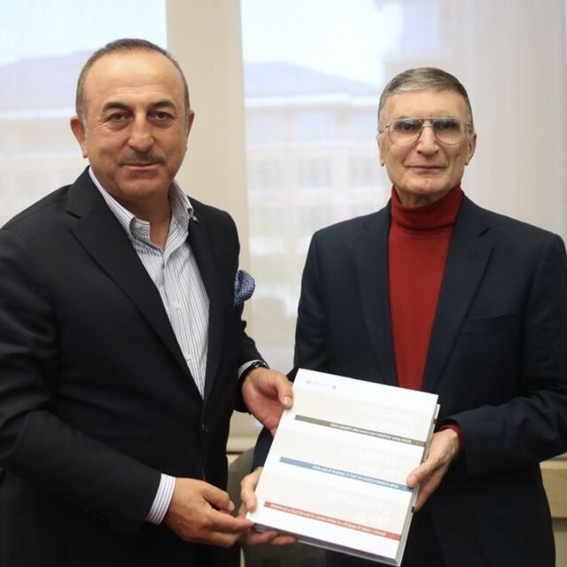 Bakan Çavuşoğlu, Aziz Sancar ile görüştü
