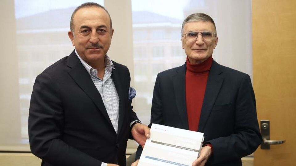 Bakan Çavuşoğlu, Aziz Sancar ile görüştü