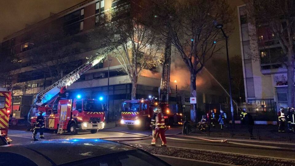 Paris'teki binada patlama!