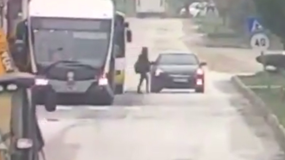 Üniversite'deki kaza anı kamerada