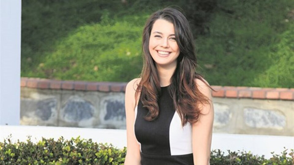 Sezgi Sena Akay kimdir?