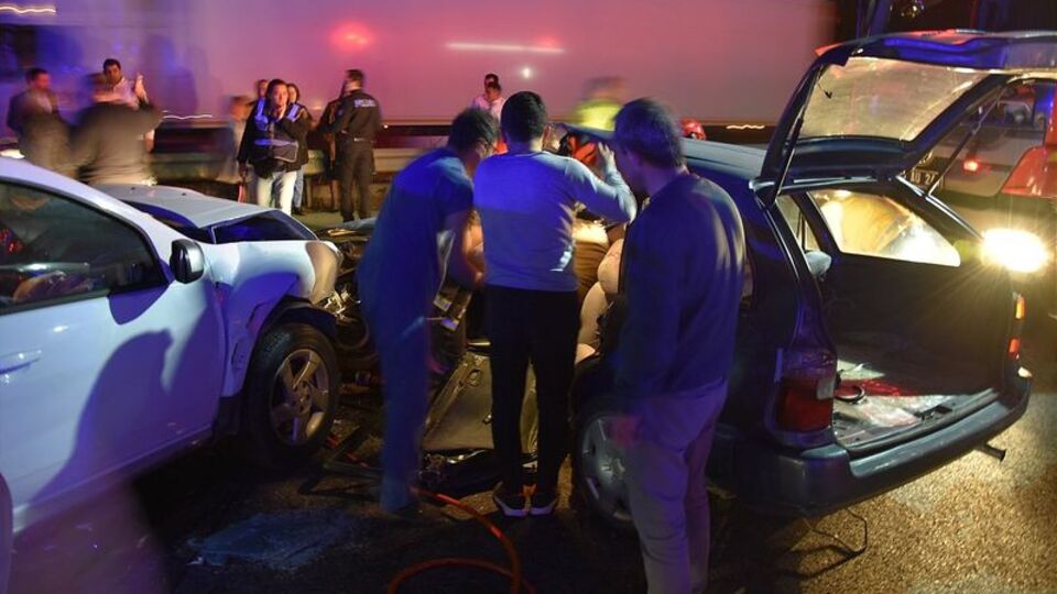 Akhisar'da feci kaza! Ölü ve yaralılar var