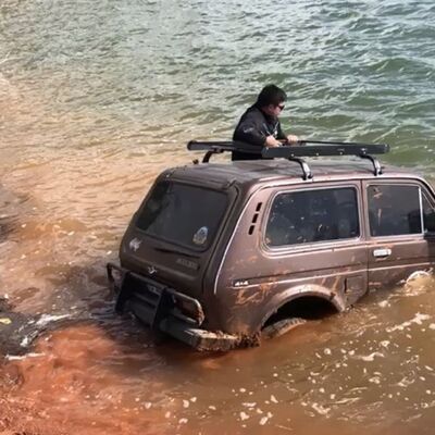 Parti böyle bitti! Fotoğraf çekilirken...