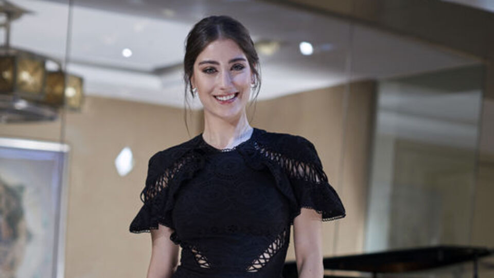 Hazal Kaya kimdir?