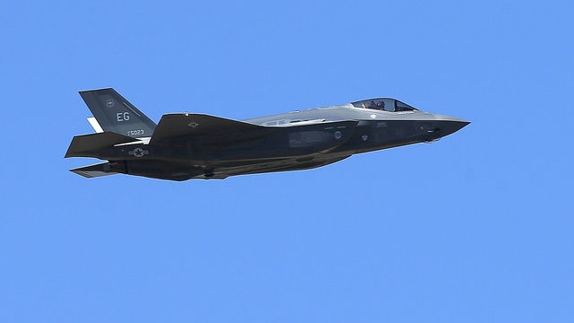 Japon F-35'i radarda kayboldu!