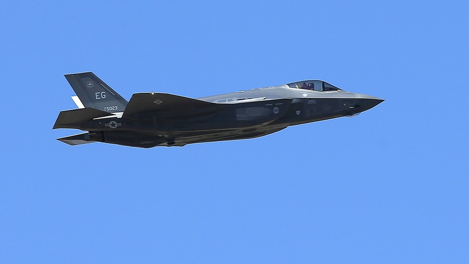 Japon F-35'i radarda kayboldu!