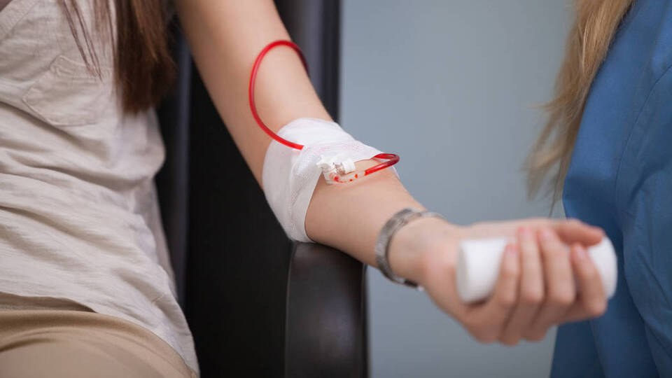 Kan aldırmak orucu bozar mı?