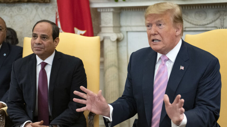 Trump'tan Sisi'ye övgü