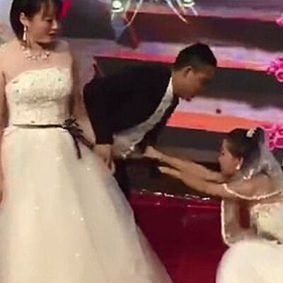 Gelinliğini giydi, düğünü bastı!