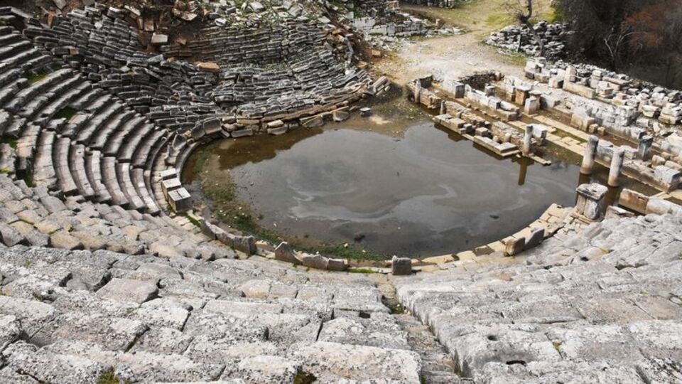 "Gladyatörler kenti"nin tiyatrosu gün yüzüne çıkıyor