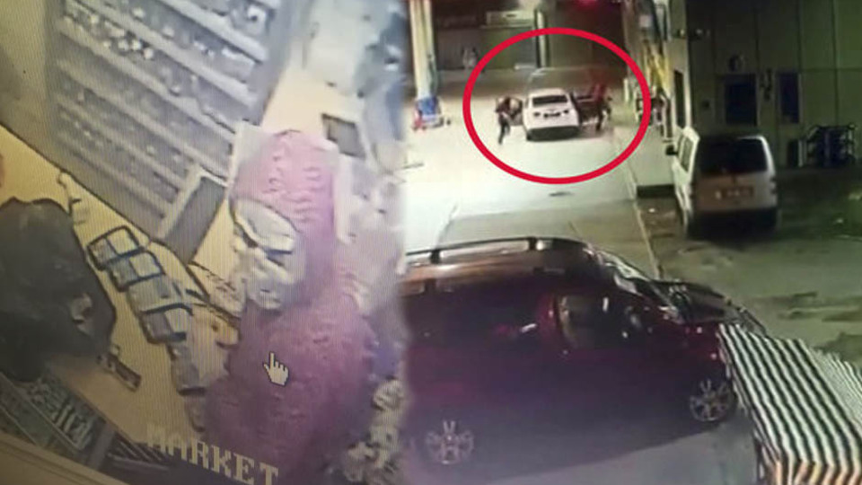 Akaryakıt istasyonunu soydular kaçarken paraları düşürdüler