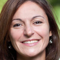 Feryal Özel kimdir?