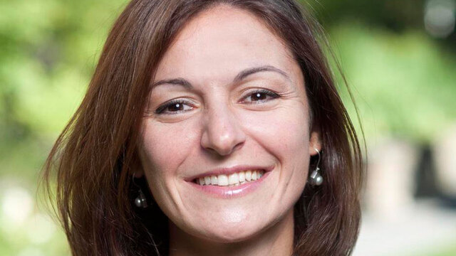 Feryal Özel kimdir?
