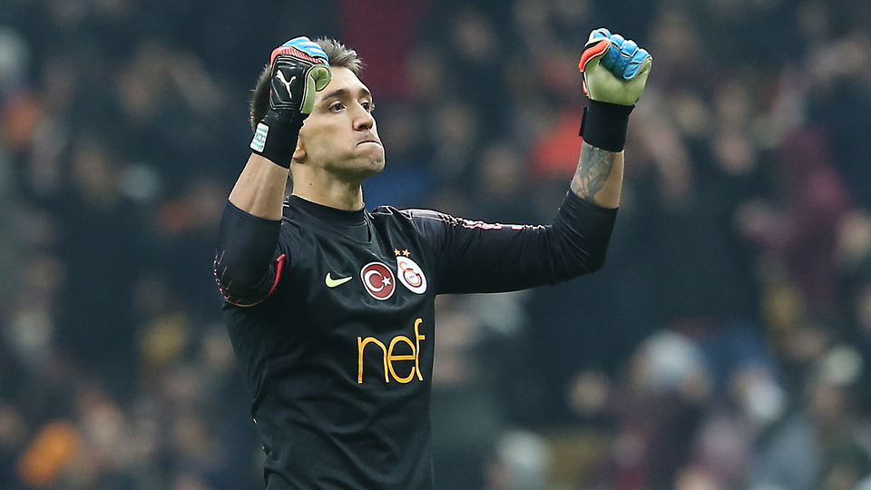 Muslera kalede güven veriyor