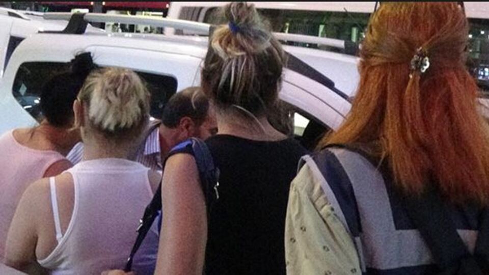 Masaj salonu gibi görünüyordu!