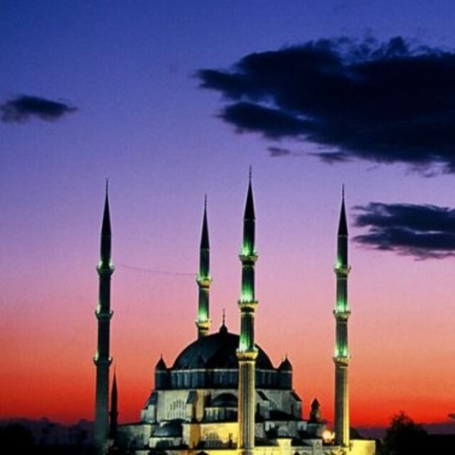 Ezan okunurken su içmek orucu bozar mı?