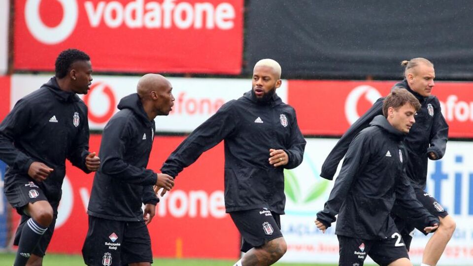 Beşiktaş, yağmur altında çalıştı