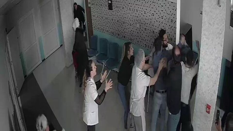 Doktorlara saldırının görüntüleri ortaya çıktı