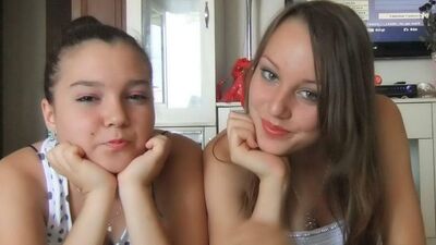 Annelerini öldüren kız kardeşlere 'ağır tahrik' indirimi