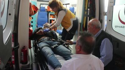 Eşini darp ederken hastanelik oldu!