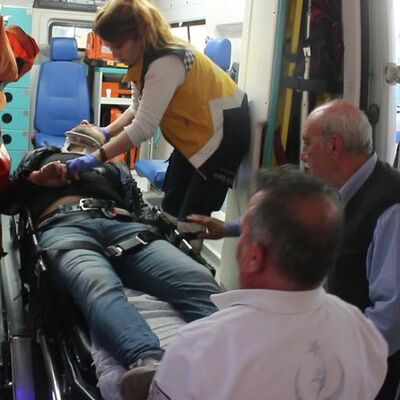 Eşini darp ederken hastanelik oldu!