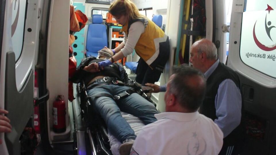 Eşini darp ederken hastanelik oldu!