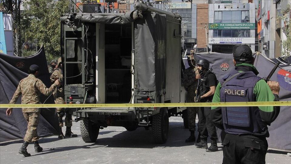 Pakistan'da pazar yerinde patlama!