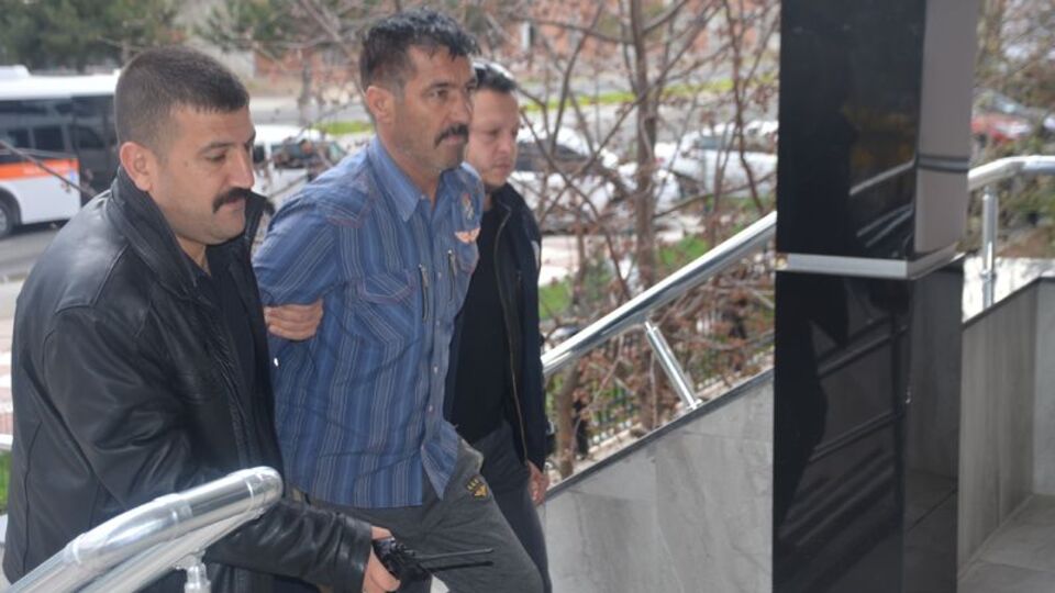 Karısını öldürdü, suçu oğluna attı!