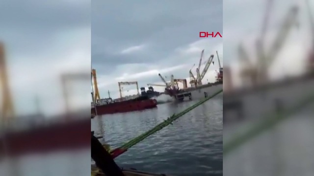 Tuzla'da tersanede vinç denize devrildi