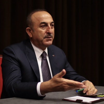 Çavuşoğlu sert çıktı, salonu terk ettiler
