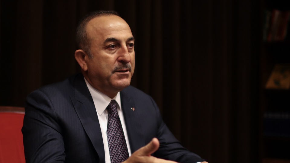 Çavuşoğlu sert çıktı, salonu terk ettiler