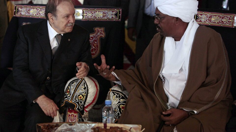 Arap Baharı devam mı ediyor: 8 günde 2 lider devrildi