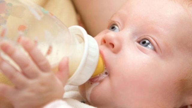 Ukrayna'nın ilk anne sütü bankası açıldı