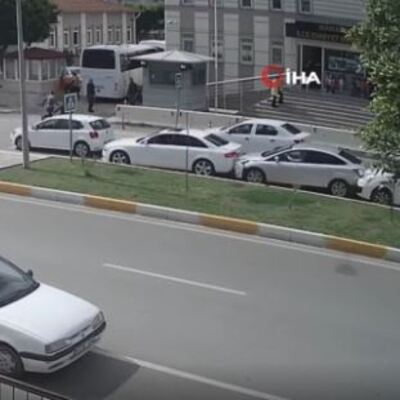 Yayaya yol verdi zincirleme kaza oldu!