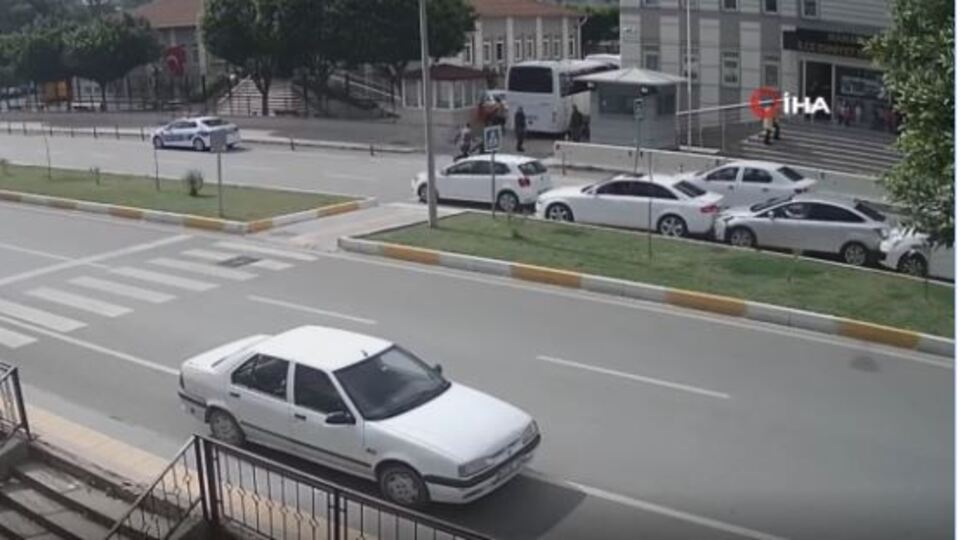 Yayaya yol verdi zincirleme kaza oldu!