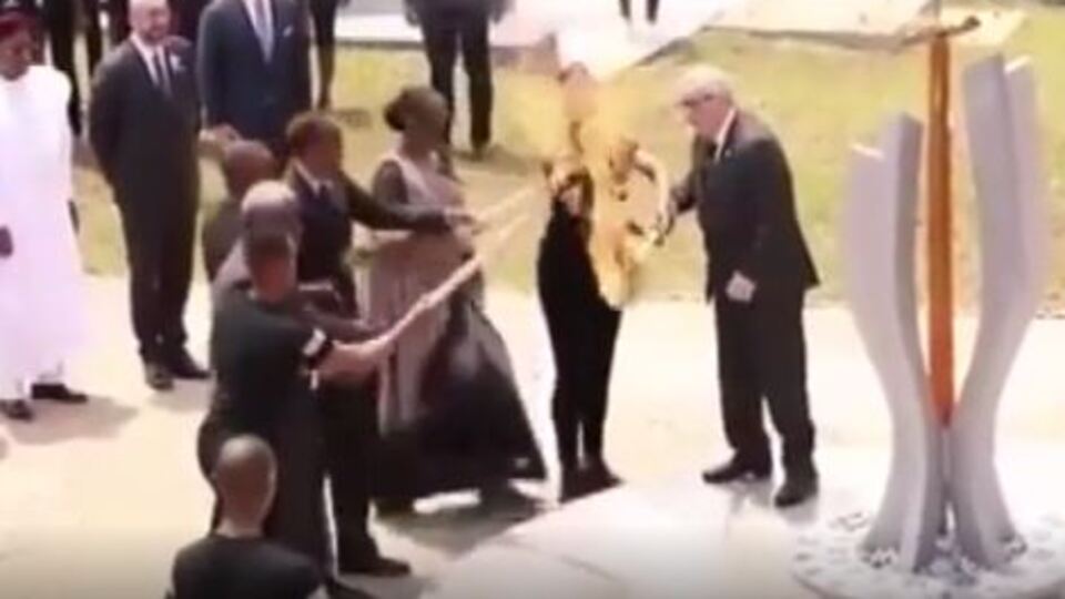 Juncker, First Lady'yi yakacaktı