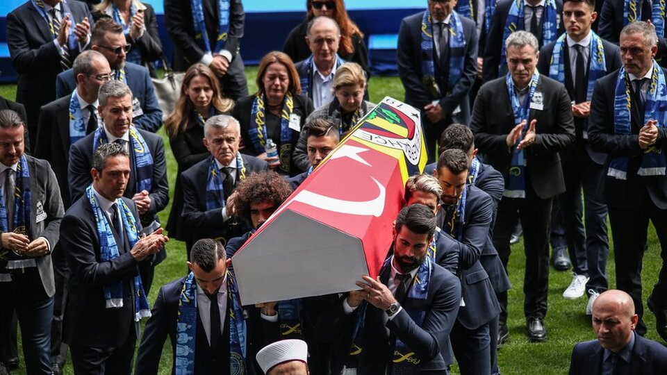 Can Bartu'ya veda: "Lütfen yarın Mehmetçik Basri, Lefter ve Can gibi bu taraftarlara layık olun"