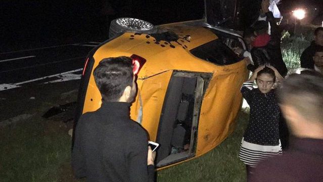 Lastiği patlayan otomobil takla attı: 7 yaralı
