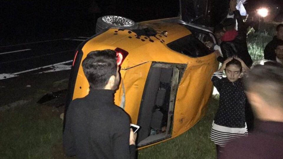 Lastiği patlayan otomobil takla attı: 7 yaralı