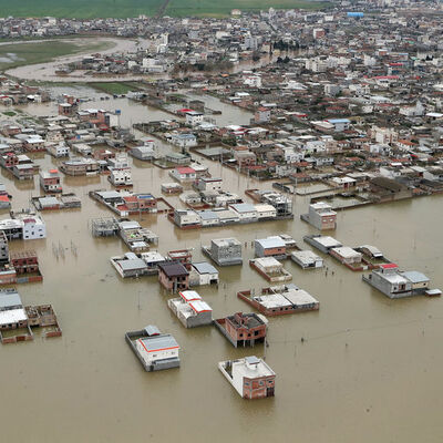 İran'daki selde ölü sayısı 76 oldu!