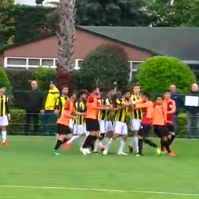 Günün ilk derbisinde yumruklar konuştu