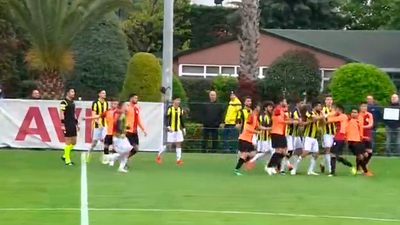 Günün ilk derbisinde yumruklar konuştu!