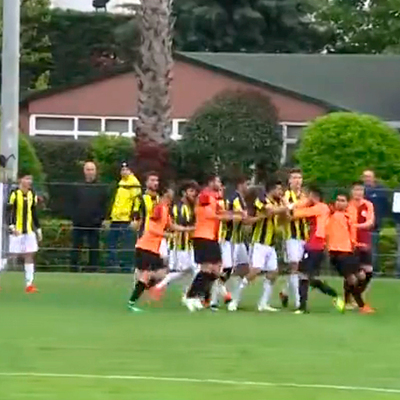 Günün ilk derbisinde yumruklar konuştu!