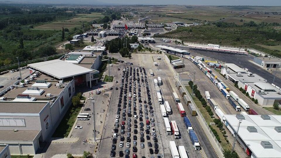 Yabancı plakalı araçla gümrükten geçecekler dikkat!