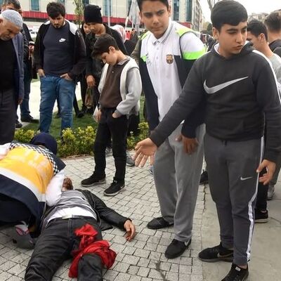 Karısını döven adamı böyle durdurdular!