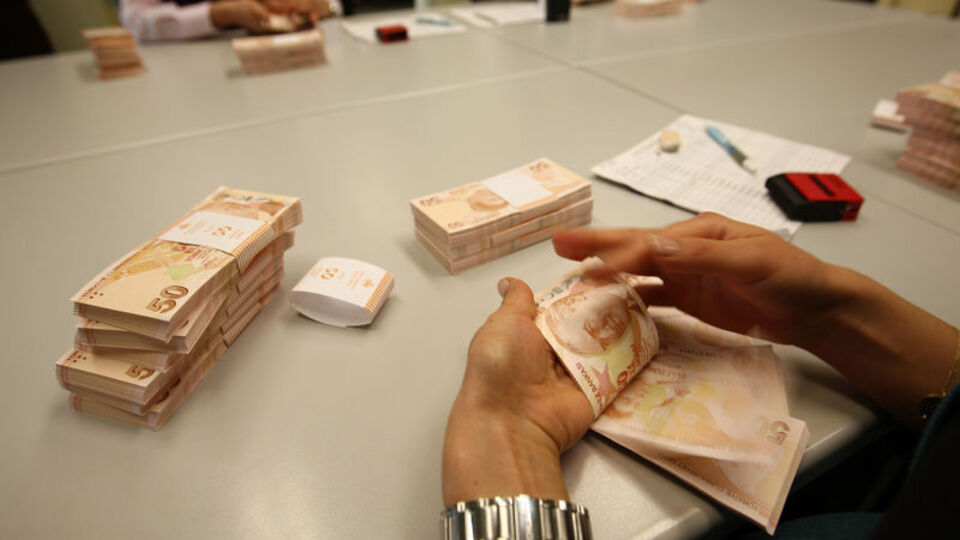 İşveren, işçinin yazılı rızasını almadan ücretini düşüremez